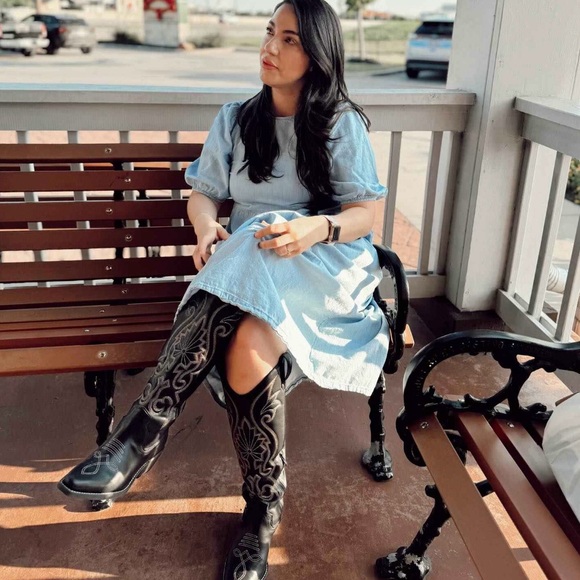 š¤ NO OFFERS LAST PAIR! EMBROIDERED WESTERN BOOTS - Picture 2 of 16